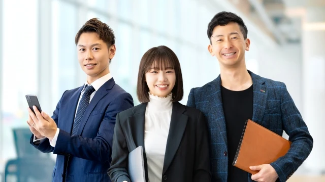 さまざまな年代の採用担当者